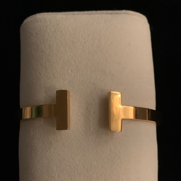 Jewelry: Bracelets - Picture 1 of 3